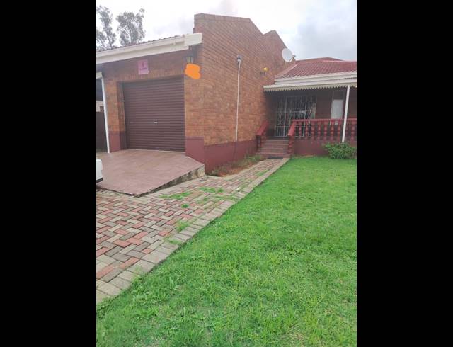 3 BEDROOM HOUSE FOR SALE IN LENNOXTON